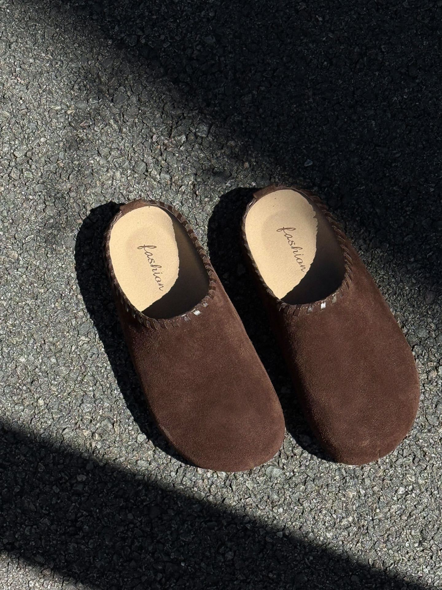 Cowhide retro bag head half slippers women s outer wear 2025 new early autumn one-pedal platform casual Boken half-tray shoes 35
Cowhide retro bag head half slippers women s outer wear 2025 new early autumn one-pedal platform casual Boken half-tray shoes 35