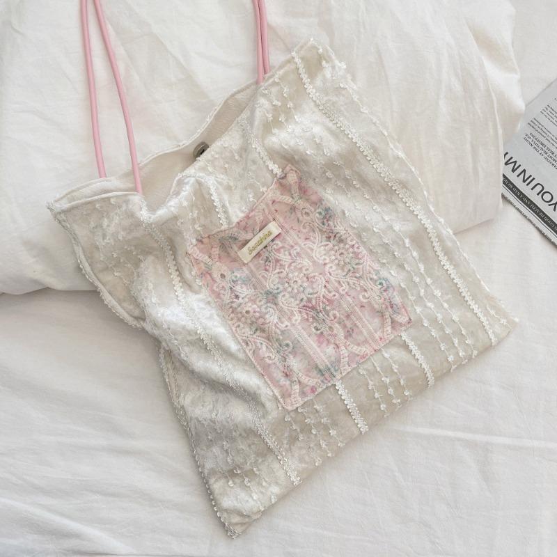 New pearlescent niche design canvas bag large capacity commuter bag girl lace portable shoulder bag
New pearlescent niche design canvas bag large capacity commuter bag girl lace portable shoulder bag