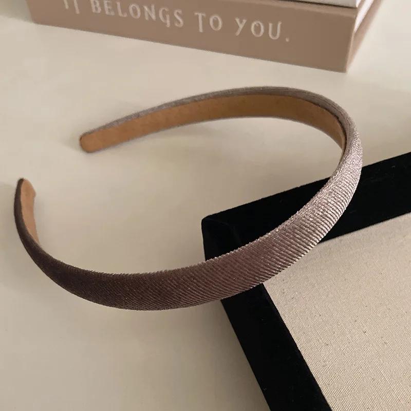 Элегантный бархатный ободок для волос для женщин, корейский ретро ободок, винтажный обруч для девочек для праздничной вечеринки, аксессуары для волос
Элегантный бархатный ободок для волос для женщин, корейский ретро ободок, винтажный обруч для девочек для праздничной вечеринки, аксессуары для волос