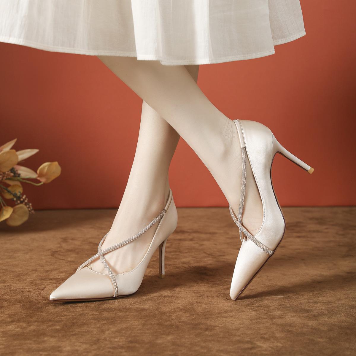 Cross with rhinestones, high-end women s high heels, thin roots, satin light mouth, new women s shoes, spring and autumn single shoes fashion 39 абрикосовый
Cross with rhinestones, high-end women s high heels, thin roots, satin light mouth, new women s shoes, spring and autumn single shoes fashion 39 абрикосовый