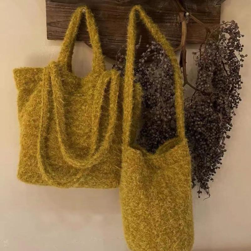 Xiaohongshu retro same woolen bag handbag mustard wool material solid color bag shoulder bag
Xiaohongshu retro same woolen bag handbag mustard wool material solid color bag shoulder bag