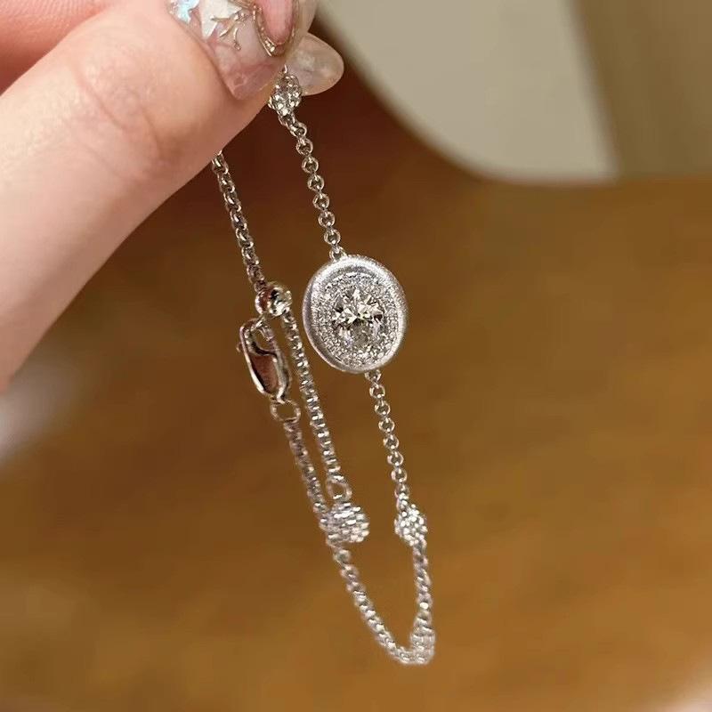 Fashionable retro brushed oval gem bangles high-quality silver 925 exquisite dazzling charm bracelet for women jewelry gift 17-20cm серебряный
Fashionable retro brushed oval gem bangles high-quality silver 925 exquisite dazzling charm bracelet for women jewelry gift 17-20cm серебряный