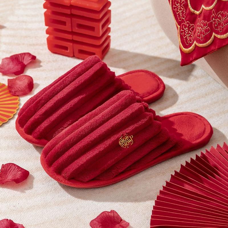 Lidani wedding slippers female autumn and winter couple festive red pair home warm non-slip wedding cotton mop 40-41 (suitable for 39-40)
Lidani wedding slippers female autumn and winter couple festive red pair home warm non-slip wedding cotton mop 40-41 (suitable for 39-40)