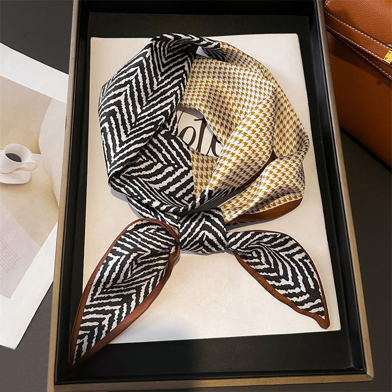 Маленькие шелковые шарфы с узором в черную полоску, длинный узкий шарф из шелковистой ткани, двусторонний, для женщин, леди, повязка на голову, шаль, повязка для волос, пояс 14x147cm
Маленькие шелковые шарфы с узором в черную полоску, длинный узкий шарф из шелковистой ткани, двусторонний, для женщин, леди, повязка на голову, шаль, повязка для волос, пояс 14x147cm