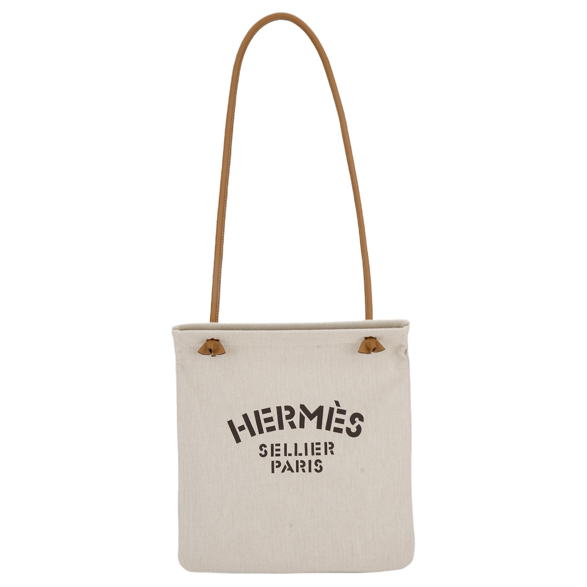 Hermes Aline 30 Silver Buckle Herringbone Canvas Shoulder Bag Women shoulder bag Chalk-White Gold H000867EKBC Box Not Included
Hermes Aline 30 Silver Buckle Herringbone Canvas Shoulder Bag Women shoulder bag Chalk-White Gold H000867EKBC Box Not Included