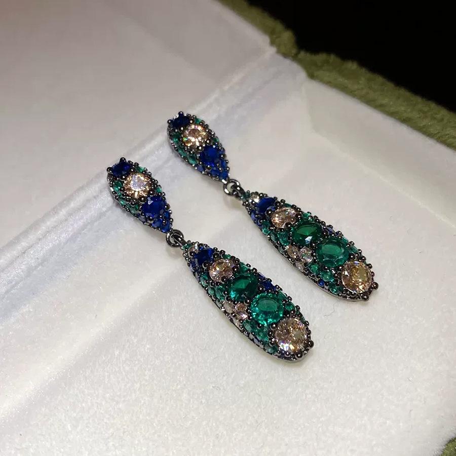 Silver needle zircon water drop pendant earrings women s retro court style stud earrings light luxury high-end earrings design sense niche
Silver needle zircon water drop pendant earrings women s retro court style stud earrings light luxury high-end earrings design sense niche