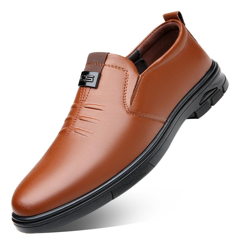 New autumn men s leather shoes breathable casual middle-aged shoes versatile lazy driving shoes 44 коричневий
New autumn men s leather shoes breathable casual middle-aged shoes versatile lazy driving shoes 44 коричневий
