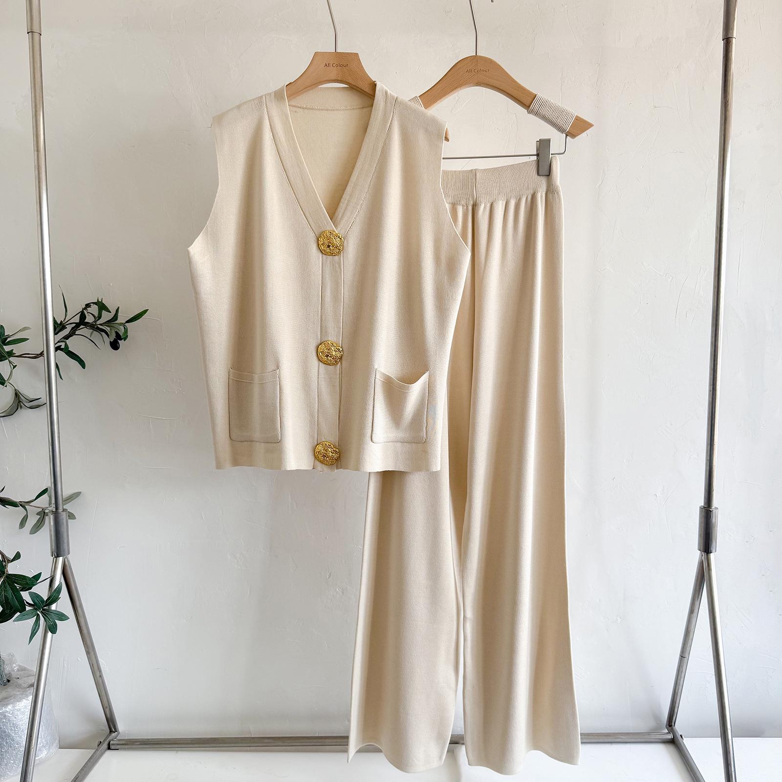 European Style Women s Knit Two-Piece Set: Gold Button V-Neck Vest & Loose Long Pants for Summer One Size
European Style Women s Knit Two-Piece Set: Gold Button V-Neck Vest & Loose Long Pants for Summer One Size