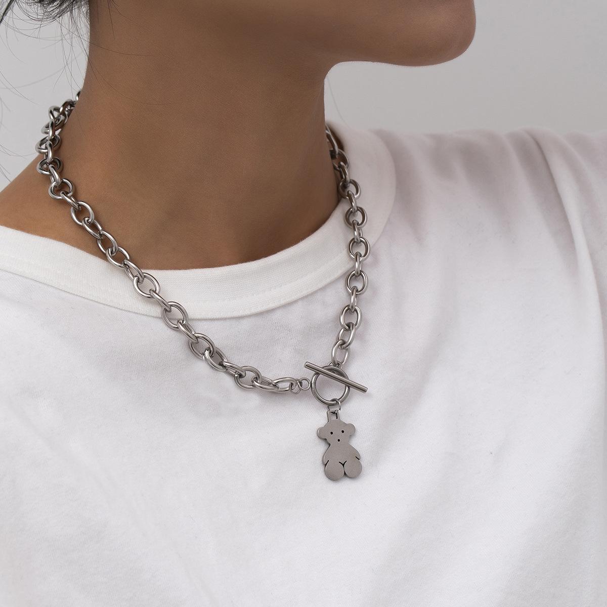 Хип-хоп рок цепочка ожерелья медведь кулон улыбка chocker ожерелье для женщин девушки вечеринка цепь ожерелье панк ювелирные изделия подарки
Хип-хоп рок цепочка ожерелья медведь кулон улыбка chocker ожерелье для женщин девушки вечеринка цепь ожерелье панк ювелирные изделия подарки