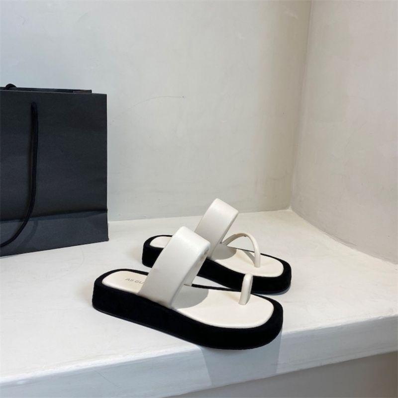 Niche casual thick-soled flip-flop shoes for women s 2025 outer wear advanced sense non-slip muffin heightening flat-bottomed sandals 40
Niche casual thick-soled flip-flop shoes for women s 2025 outer wear advanced sense non-slip muffin heightening flat-bottomed sandals 40