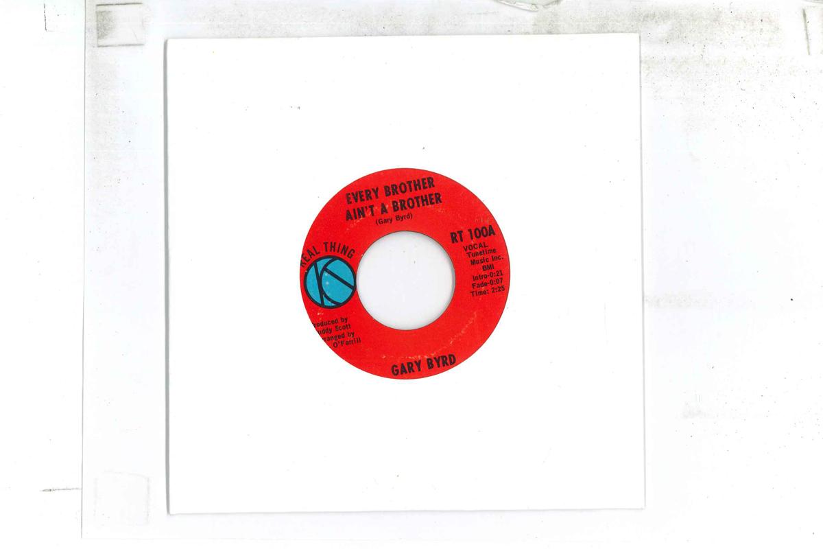 7inch Record GARY BYRD Every Brother Aint A Brother Are RT100 REAL THING 1970 US SoulFunk Used
7inch Record GARY BYRD Every Brother Aint A Brother Are RT100 REAL THING 1970 US SoulFunk Used