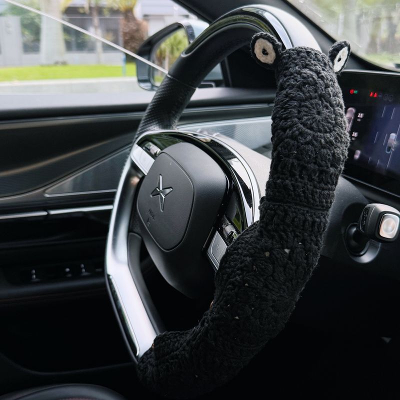 Finished Product | Hand-Knitted Warm Car Steering Wheel Cover That Absorbs Sweat and Protects Against Wear, Made of Wool, Width 13cm. Black Little Frog Extra Long (2 Pieces Total)
Finished Product | Hand-Knitted Warm Car Steering Wheel Cover That Absorbs Sweat and Protects Against Wear, Made of Wool, Width 13cm. Black Little Frog Extra Long (2 Pieces Total)