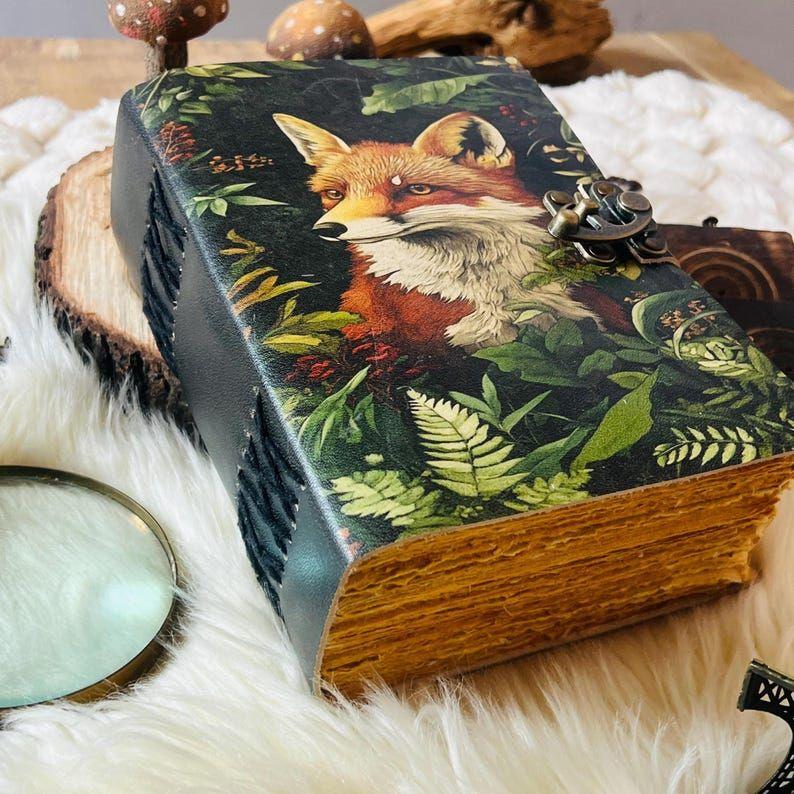 Кожаный блокнот с лисой: Большой винтажный гримуар, пустая Книга Теней 7 x 5 in
Кожаный блокнот с лисой: Большой винтажный гримуар, пустая Книга Теней 7 x 5 in