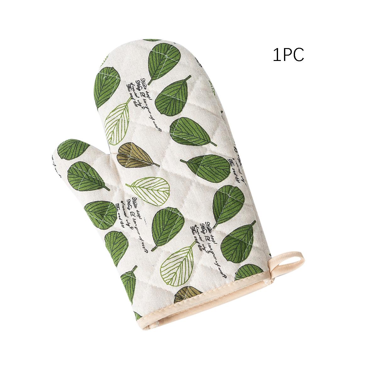 Household kitchen thickened oven gloves quilted plaid thermal insulation gloves high temperature baking cotton and linen microwave oven gloves
Household kitchen thickened oven gloves quilted plaid thermal insulation gloves high temperature baking cotton and linen microwave oven gloves
