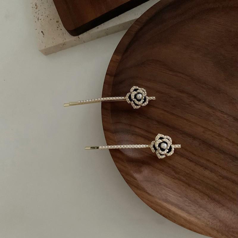 Pearl camellia word clip broken hair bangs clip French small fragrant flash diamond hairpin female side
Pearl camellia word clip broken hair bangs clip French small fragrant flash diamond hairpin female side