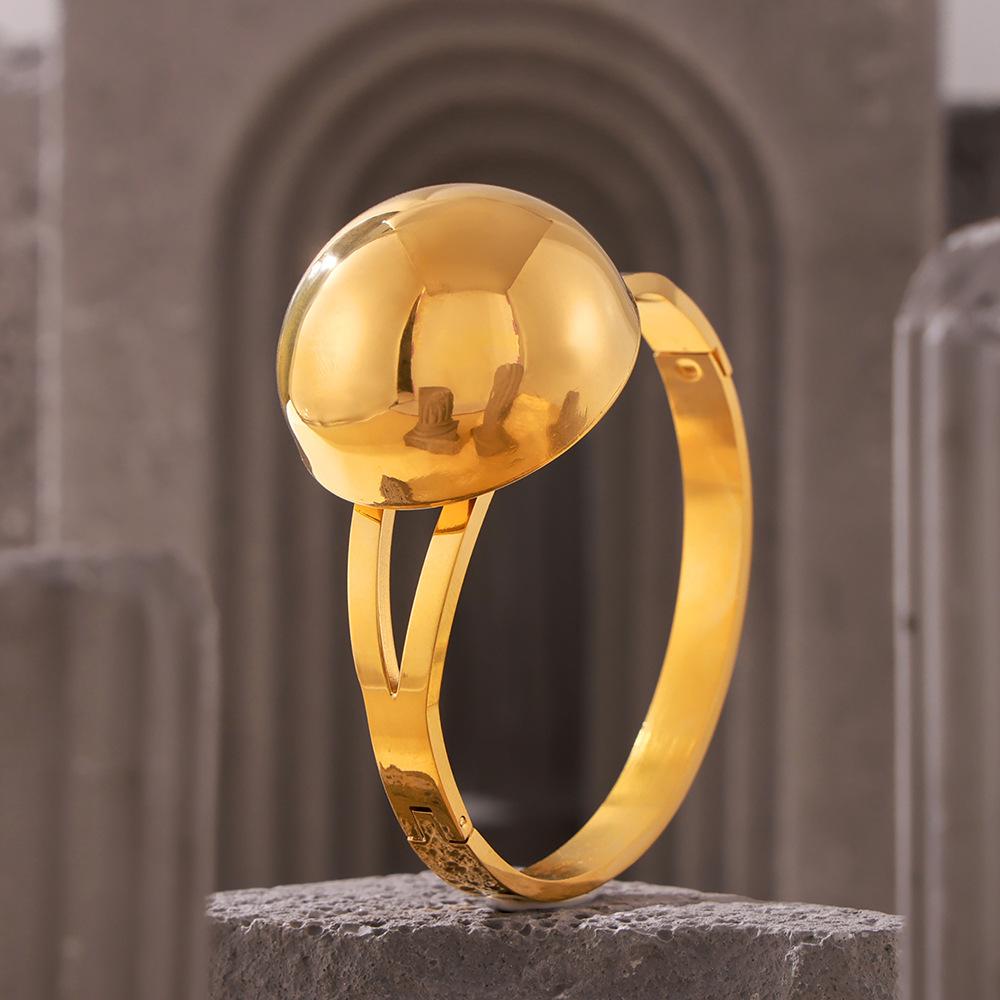 Fashion Bracelet Large Round Bead Hollow Titanium Steel Bracelet Exaggerated Personality Design 18k Gold-plated Jewelry
Fashion Bracelet Large Round Bead Hollow Titanium Steel Bracelet Exaggerated Personality Design 18k Gold-plated Jewelry