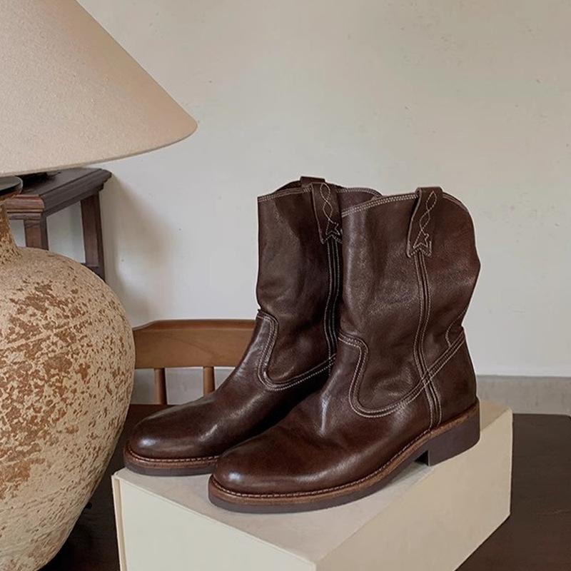Версия из коровьей кожи~ Кожа виноградной матери заостренный круглый носок V-образный вырез локомотивный толстый каблук ретро западный ковбой короткие ботинки женские осень и зима 40
Версия из коровьей кожи~ Кожа виноградной матери заостренный круглый носок V-образный вырез локомотивный толстый каблук ретро западный ковбой короткие ботинки женские осень и зима 40