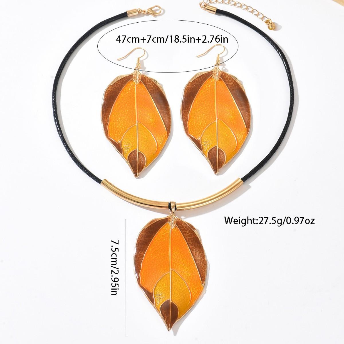 Hip-hop Enamel Leaves Shaped Metal Necklace for Women Circular Tubes Minimalist Exaggerated Black PU Rope Pendant Necklace
Hip-hop Enamel Leaves Shaped Metal Necklace for Women Circular Tubes Minimalist Exaggerated Black PU Rope Pendant Necklace
