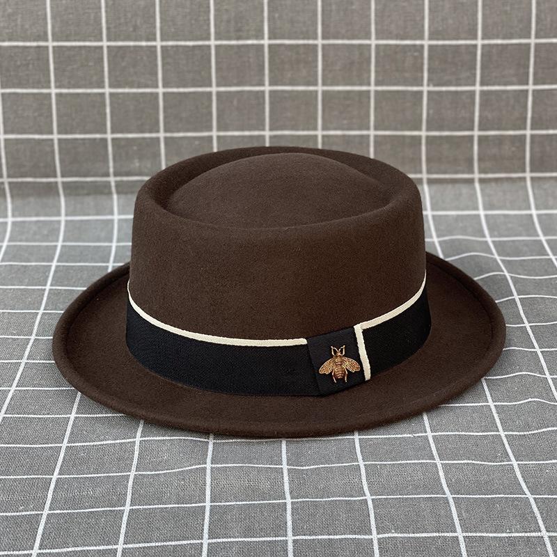 European And American Style Wool, Retro Top Hat, Flat Top Hat For Men And Women, Versatile In Autumn And Winter, Short Brim, Micro-Curled Edge Jazz M(56-58cm) темно-коричневого кольору
European And American Style Wool, Retro Top Hat, Flat Top Hat For Men And Women, Versatile In Autumn And Winter, Short Brim, Micro-Curled Edge Jazz M(56-58cm) темно-коричневого кольору