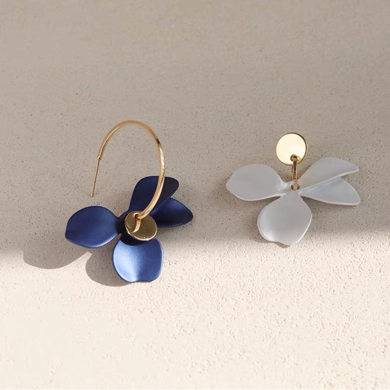 Асимметричные серьги-лепестки из серебра 925 пробы - Высококлассный матовый дизайн для осени/зимы синий/белый
Асимметричные серьги-лепестки из серебра 925 пробы - Высококлассный матовый дизайн для осени/зимы синий/белый