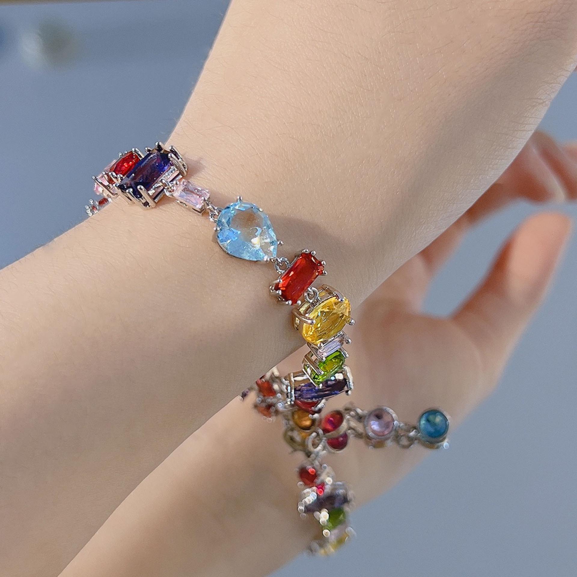 Набор украшений из драгоценных камней «Радуга»: Квадратный хрустальный браслет, ожерелье, серьги в нишевом дизайне легкой роскоши
Набор украшений из драгоценных камней «Радуга»: Квадратный хрустальный браслет, ожерелье, серьги в нишевом дизайне легкой роскоши