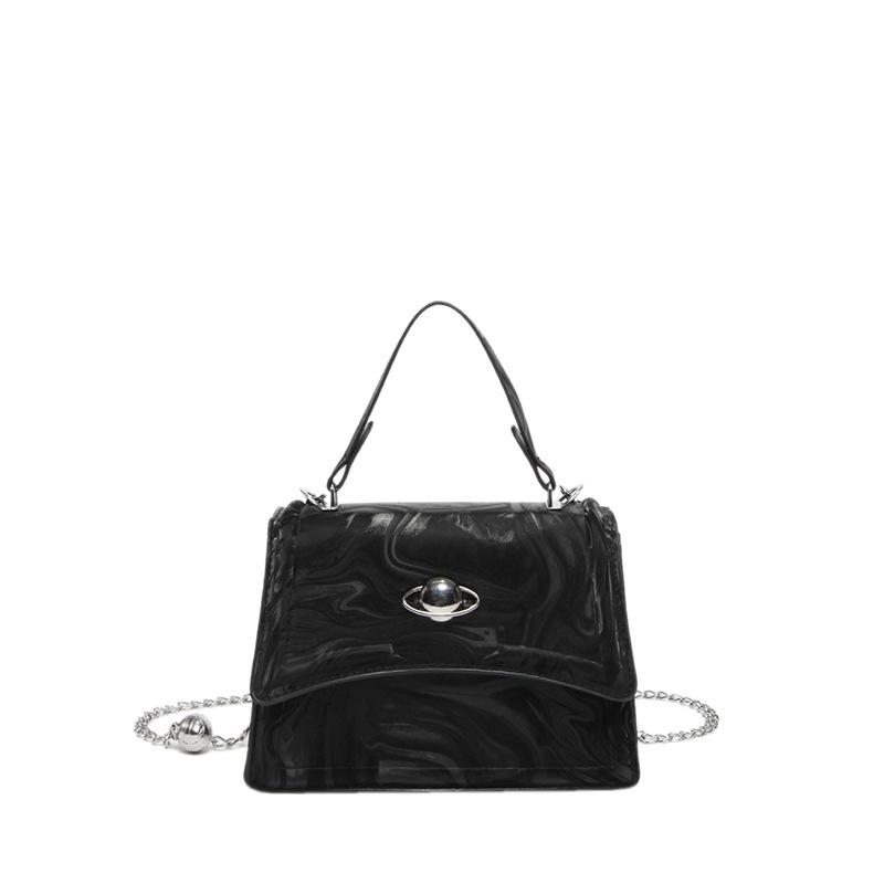 Корейская простая текстура плечевая портативная маленькая квадратная сумка 2024 года, летний новый нишевый дизайн, женская сумка через плечо для поездок на работу чёрный