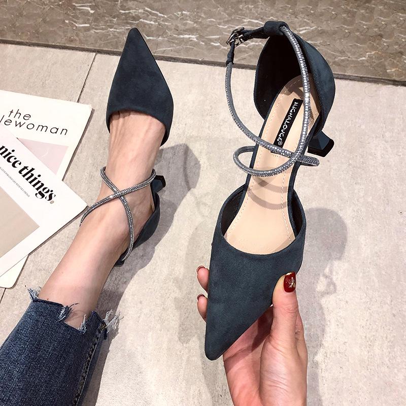 Летние женские туфли на высоком каблуке из микрофибры с замшевой пряжкой, острым носком и черными стразами на резиновой подошве 39
Летние женские туфли на высоком каблуке из микрофибры с замшевой пряжкой, острым носком и черными стразами на резиновой подошве 39