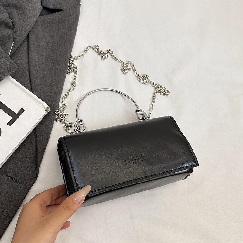 Small bag women s bag going out small bag new trendy fresh messenger versatile fashion chain small square bag
Small bag women s bag going out small bag new trendy fresh messenger versatile fashion chain small square bag