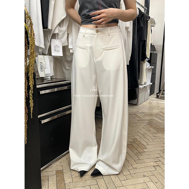 LIMO Прямые широкие брюки с высокой талией и карманами White
LIMO Прямые широкие брюки с высокой талией и карманами White