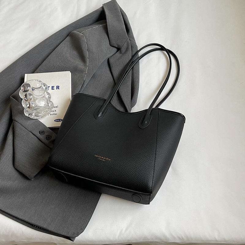 Повседневная вместительная сумка-тоут контрастных цветов для женщин 2025 новый осенне-зимний универсальный зарубежный стиль для通勤, одноплечевая сумка-подмышку 34*10*25 чёрный
Повседневная вместительная сумка-тоут контрастных цветов для женщин 2025 новый осенне-зимний универсальный зарубежный стиль для通勤, одноплечевая сумка-подмышку 34*10*25 чёрный