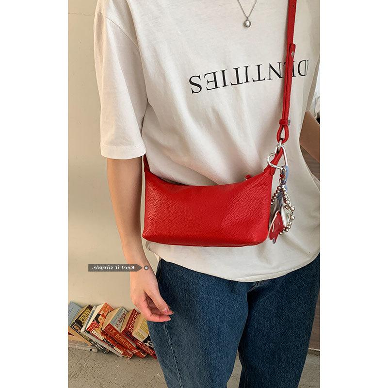 Simple lychee pattern underarm small bag women s 22 new spring fashion handbag versatile shoulder messenger bag
Simple lychee pattern underarm small bag women s 22 new spring fashion handbag versatile shoulder messenger bag