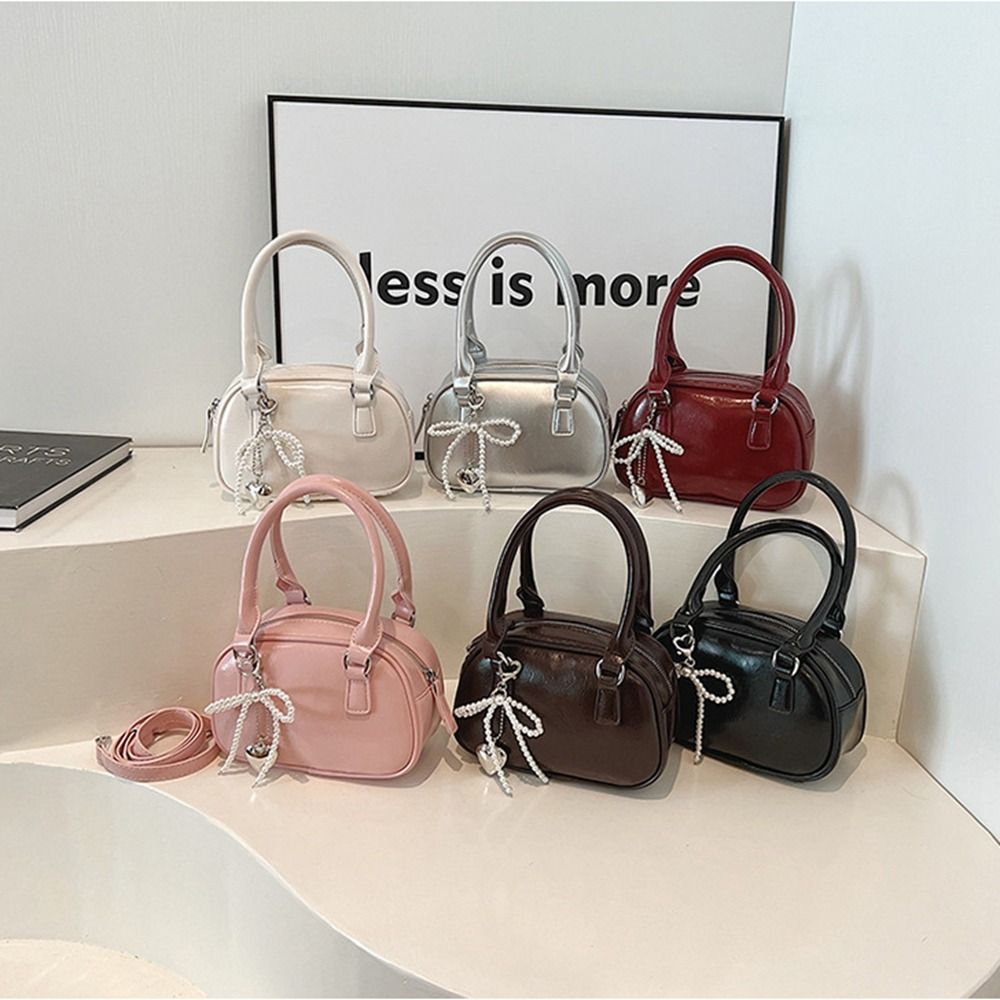Shoulder Bag PU Bowling Bag With Pendant Boston Bag Fashion Silver Handbag Travel білий
Shoulder Bag PU Bowling Bag With Pendant Boston Bag Fashion Silver Handbag Travel білий