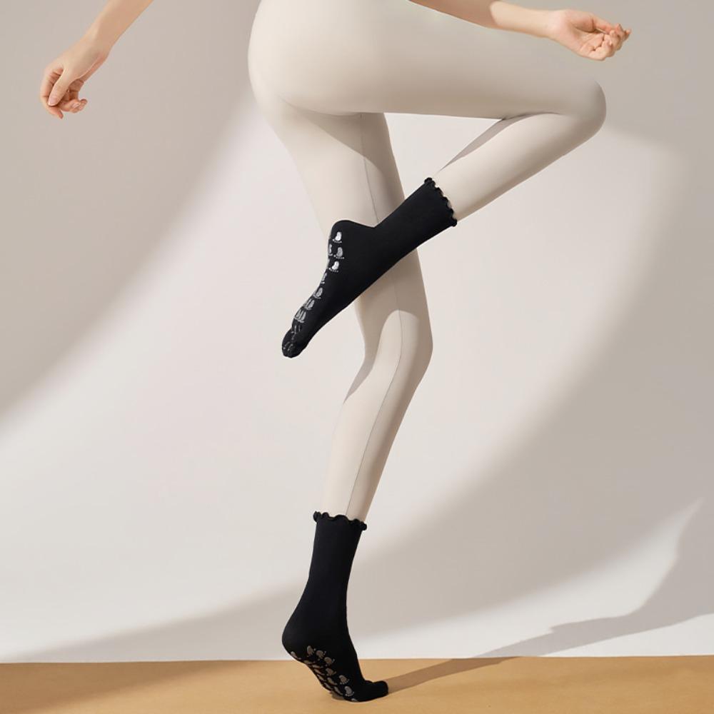 Soft Cotton Mid Tube Pilates Socks Non-slip Sports Fitness Socks Lady Women Girls чорний
Soft Cotton Mid Tube Pilates Socks Non-slip Sports Fitness Socks Lady Women Girls чорний