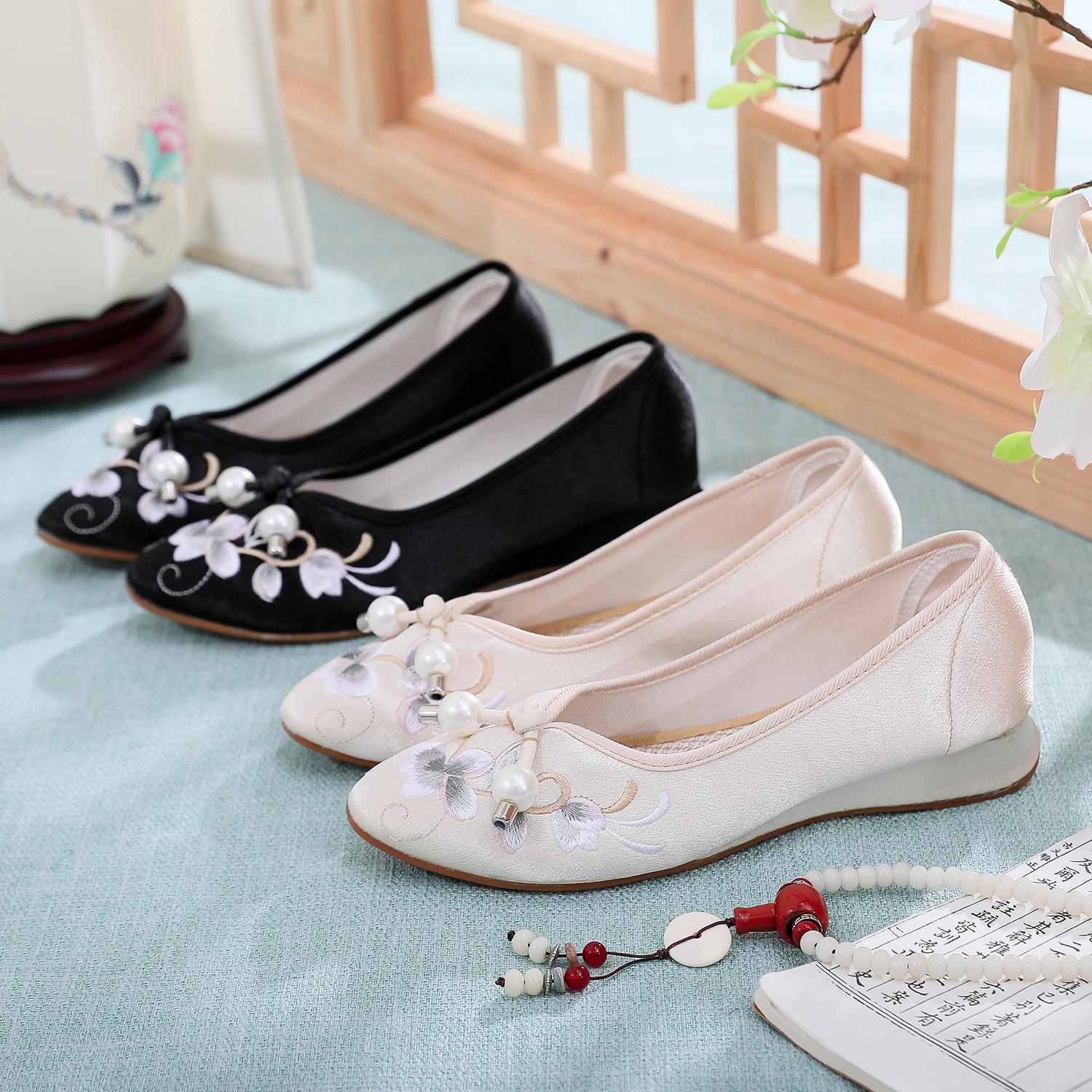 Simple and elegant, autumn new Chinese style embroidered shoes, ethnic style canvas shoes, ancient Hanfu flat heels 41 бежевий
Simple and elegant, autumn new Chinese style embroidered shoes, ethnic style canvas shoes, ancient Hanfu flat heels 41 бежевий