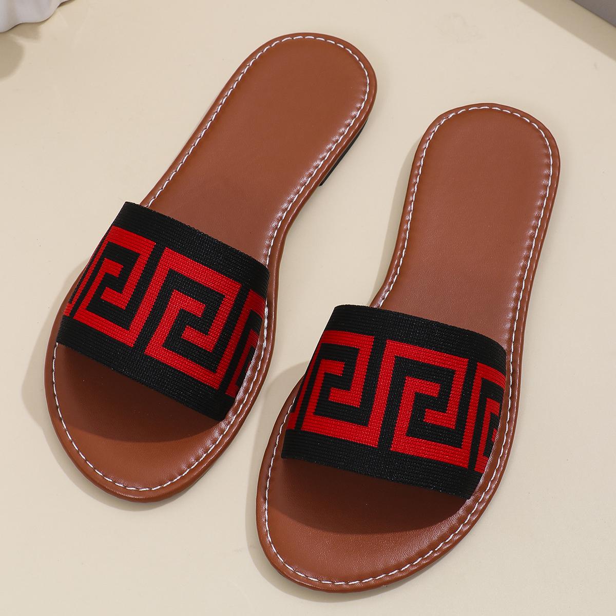 Летние роскошные сандалии женские модные плоские тапочки коричневые дизайнерские открытые носки нескользящие уличные тапочки женские большие размеры пляжная обувь 36
Летние роскошные сандалии женские модные плоские тапочки коричневые дизайнерские открытые носки нескользящие уличные тапочки женские большие размеры пляжная обувь 36