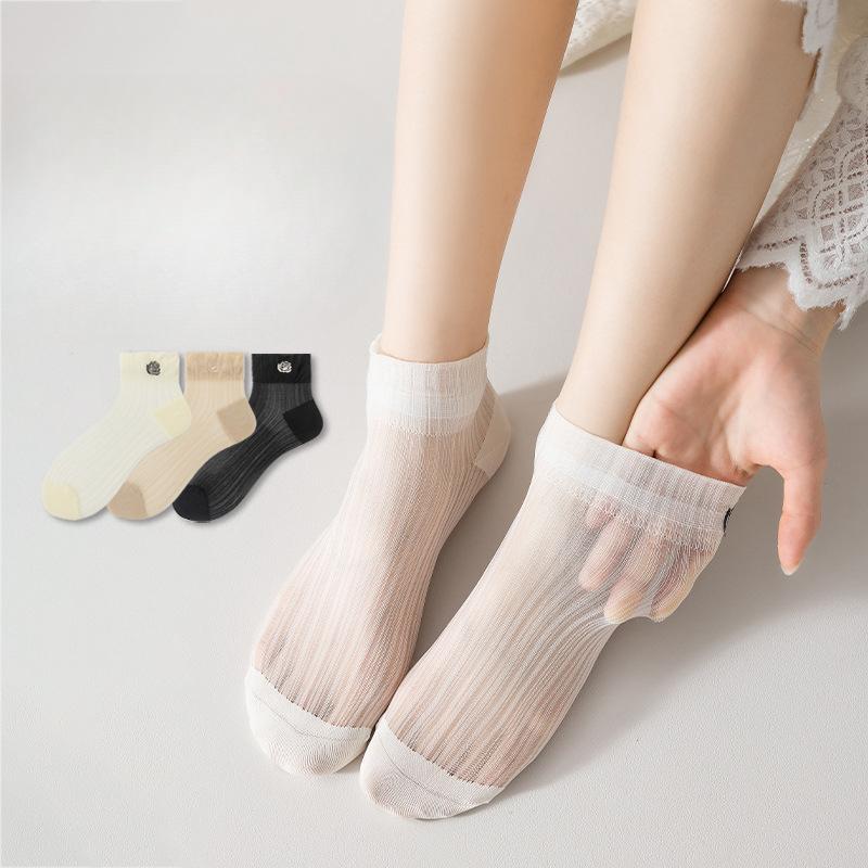Women s Summer Embroidery Mesh Breathable Anti Hook Wire Wear Medium Tube Crystal Silk Socks 1 pair тілесний
Women s Summer Embroidery Mesh Breathable Anti Hook Wire Wear Medium Tube Crystal Silk Socks 1 pair тілесний