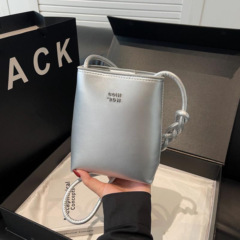 Niche texture mini mobile phone bag 2025 new simple casual messenger Korean fashion versatile shoulder bag серебряный
Niche texture mini mobile phone bag 2025 new simple casual messenger Korean fashion versatile shoulder bag серебряный