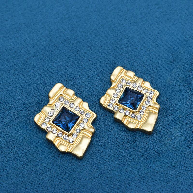 Винтажные серьги-пусеты из серебра с позолотой, геометрической формы
Винтажные серьги-пусеты из серебра с позолотой, геометрической формы