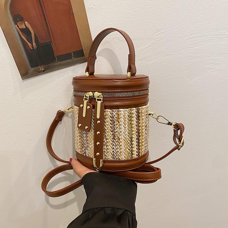 Versatile hand bag, high-end single shoulder commuter bag, women s fashion woven new messenger bucket bag коричневый
Versatile hand bag, high-end single shoulder commuter bag, women s fashion woven new messenger bucket bag коричневый