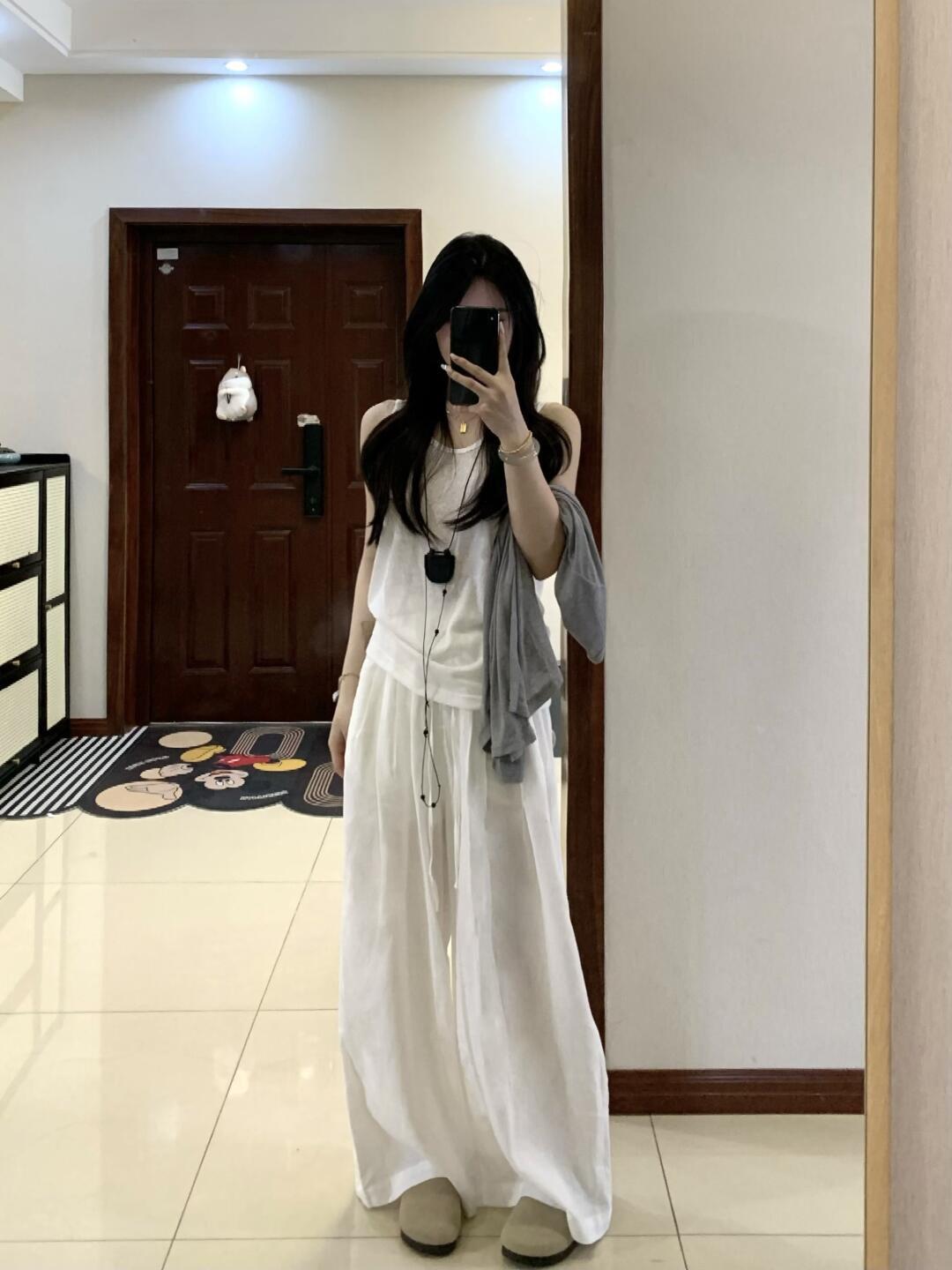 Spring Summer Knitwear Set: Sunscreen Camisole & Cardigan Two-Piece Outfit S (75-95 jin)
Spring Summer Knitwear Set: Sunscreen Camisole & Cardigan Two-Piece Outfit S (75-95 jin)