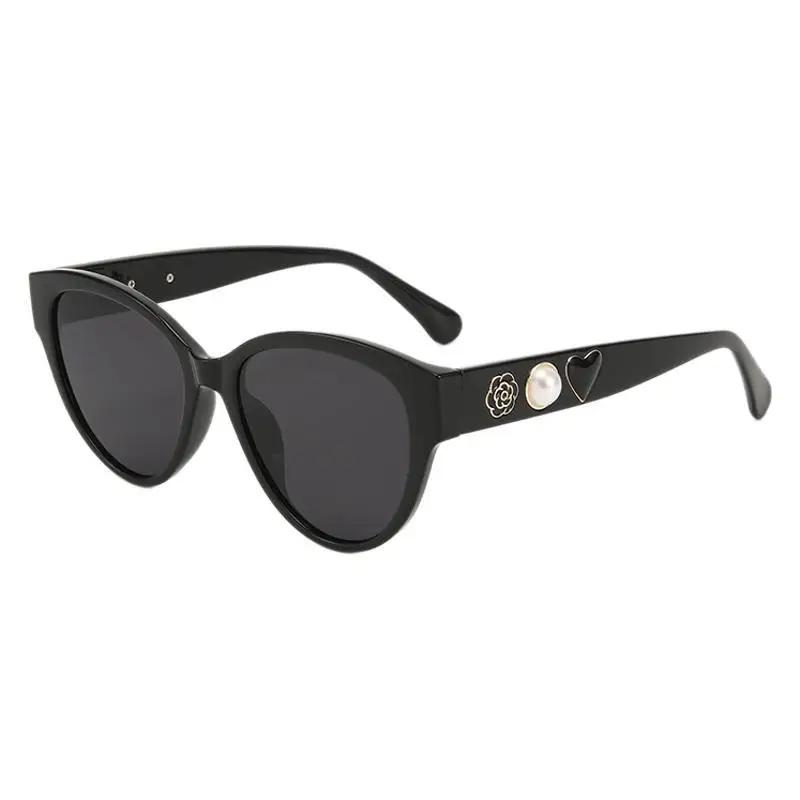 2025 New Fashion Cateye Ladies Love Heart Sunglasses Retro Big Frame Women Sun Glasses UV400 Protection Shades sunglass ewear no case
2025 New Fashion Cateye Ladies Love Heart Sunglasses Retro Big Frame Women Sun Glasses UV400 Protection Shades sunglass ewear no case