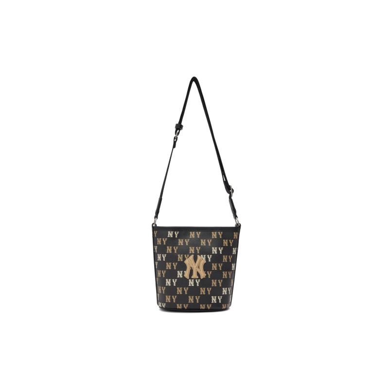 MLB PVC Bucket Bag, Shoulder Bag, Crossbody Bag Regular Unisex Black Casual 3ABMS034N-50BKS чорний
MLB PVC Bucket Bag, Shoulder Bag, Crossbody Bag Regular Unisex Black Casual 3ABMS034N-50BKS чорний