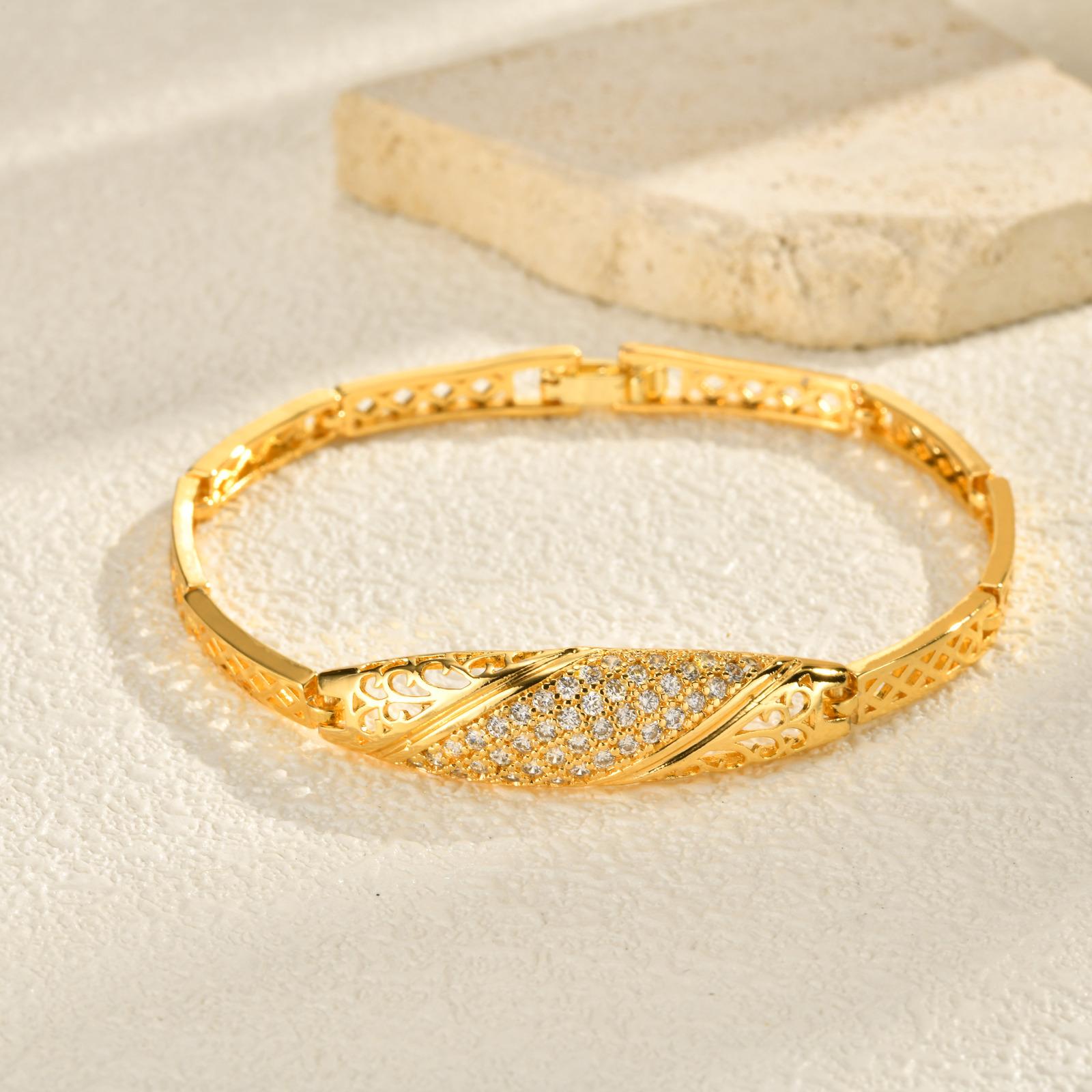 Exquisite Unique Chain Design Gold Plated Bracelets Gift for Women, Dainty Shiny Cubic Zircon Wristband Bangle Non Tarnish 18CM
Exquisite Unique Chain Design Gold Plated Bracelets Gift for Women, Dainty Shiny Cubic Zircon Wristband Bangle Non Tarnish 18CM