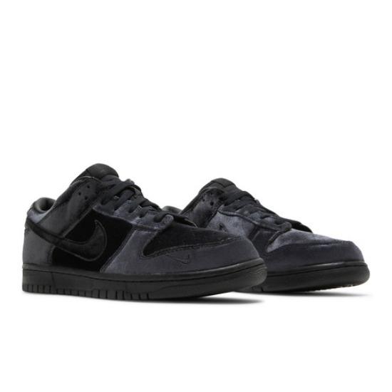 Nike Dover Street Market x Dunk Low Чорний Оксамит DH2686-002 EU 36 чорний
Nike Dover Street Market x Dunk Low Чорний Оксамит DH2686-002 EU 36 чорний