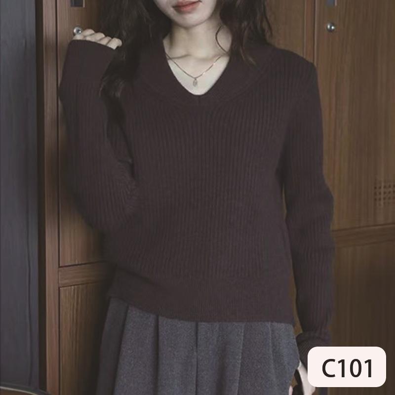 French Retro Solid Color V-neck Knitted Sweater for Women in Autumn and Winter, High-end Slimming Inner Layering Top onesize кавовий
French Retro Solid Color V-neck Knitted Sweater for Women in Autumn and Winter, High-end Slimming Inner Layering Top onesize кавовий