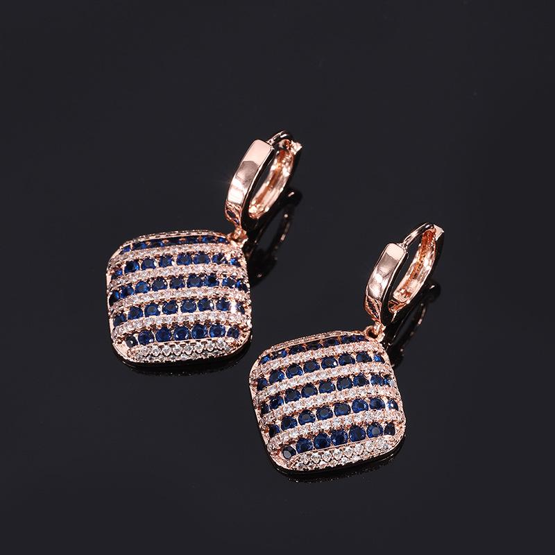 Korean version of temperament women s earrings, colored treasure models, European and American stud earrings inlaid with simulated pigeon
Korean version of temperament women s earrings, colored treasure models, European and American stud earrings inlaid with simulated pigeon