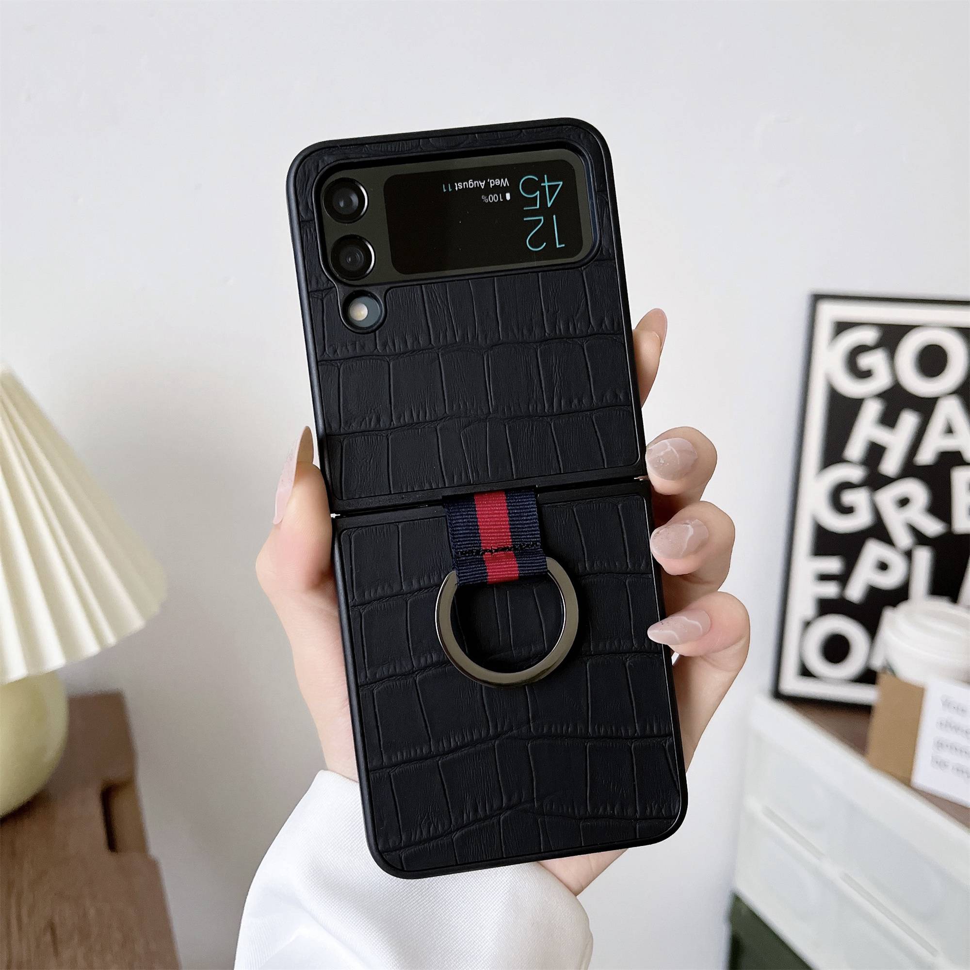 For Samsung Galaxy Z Flip4 5G Anti-scratch Crocodile Texture Genuine Leather Coated PC Folding Phone Case with Finger Ring Holder Black
For Samsung Galaxy Z Flip4 5G Anti-scratch Crocodile Texture Genuine Leather Coated PC Folding Phone Case with Finger Ring Holder Black
