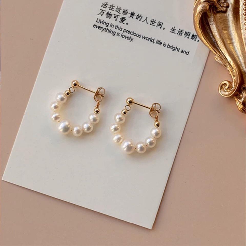 Freshwater Pearls Gradually Change Size Pearl Earrings 18K Bag Gold Earrings Simple Temperament Light Luxury Silver Needle Earrings Women
Freshwater Pearls Gradually Change Size Pearl Earrings 18K Bag Gold Earrings Simple Temperament Light Luxury Silver Needle Earrings Women