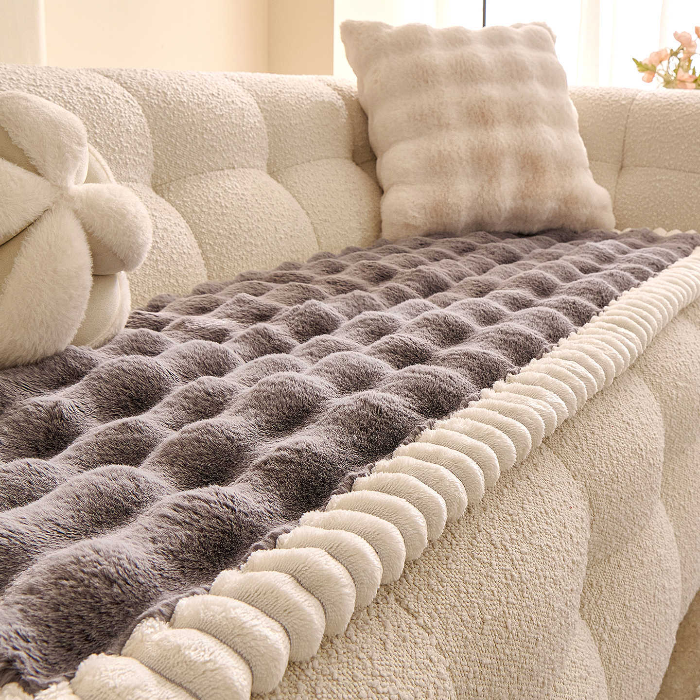 Thickened Warm Sofa Cover Fabric New Cream Style Fixed Anti Slip Straight Row One-piece Sofa Cushion Cover for Autumn and Winter 60x60cm серый
Thickened Warm Sofa Cover Fabric New Cream Style Fixed Anti Slip Straight Row One-piece Sofa Cushion Cover for Autumn and Winter 60x60cm серый