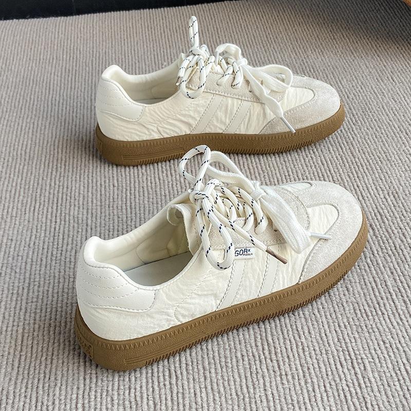 Retro soft leather German training shoes women s 2025 spring and autumn flat-bottomed casual board shoes sports shoes versatile Forrest Gump shoes 40 жовтий
Retro soft leather German training shoes women s 2025 spring and autumn flat-bottomed casual board shoes sports shoes versatile Forrest Gump shoes 40 жовтий